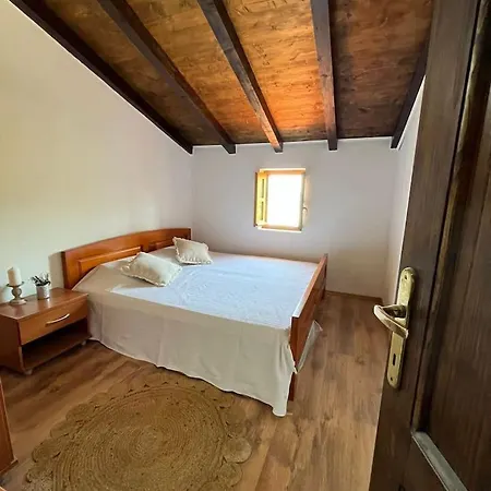 Casa Vecchia Tkon